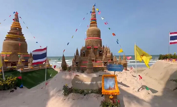 t-05-Sand-pagodas-created-along-Bangsaen-Beach-1