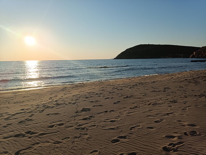 Strand Paralia Richa Nera in Myrina kurz vor dem Sonnenuntergang