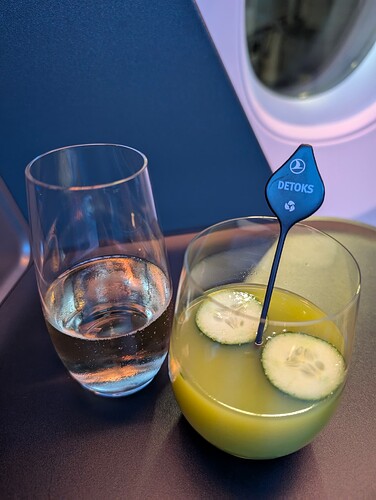 PXL_20250805_225231207